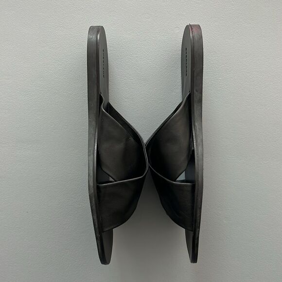 New Everlane The Day Crossover Sandal in Black
Size 11 - Picture 5 of 10